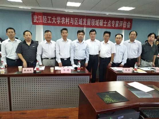 公司领导和专家组成员合影.jpg 公司领导和专家组成员合影.jpg